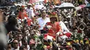 Jokowi dan Jusuf Kalla saat diarak ratusan ribu warga dari Bundaran HI menuju Istana Negara, (20/10/14). (Liputan6.com/Faizal Fanani)