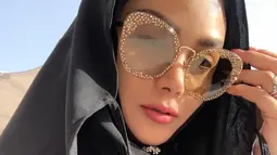 Cantiknya Krisdayanti Berhijab Saat Umrah di Bulan Ramadan
