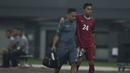 4. Nasib kurang baik dialami kapten Bali United, Fadil Sausu karena mengalami cedera tidak lama setelah masuk pada babak kedua. Gelandang 32 tahun itu harus ditarik keluar dan digantikan Stefano Lilipaly. (Bola.com/Vitalis Yogi Trisna)