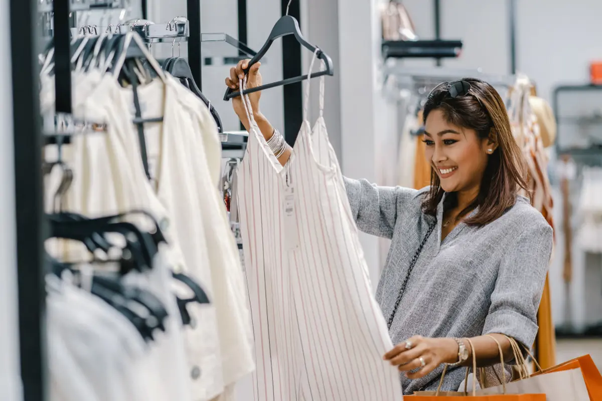 Belanja Baju Baru Bisa Dapat Cashback hingga 25%, Caranya Cukup Bayar Pakai QRIS di BRImo!
