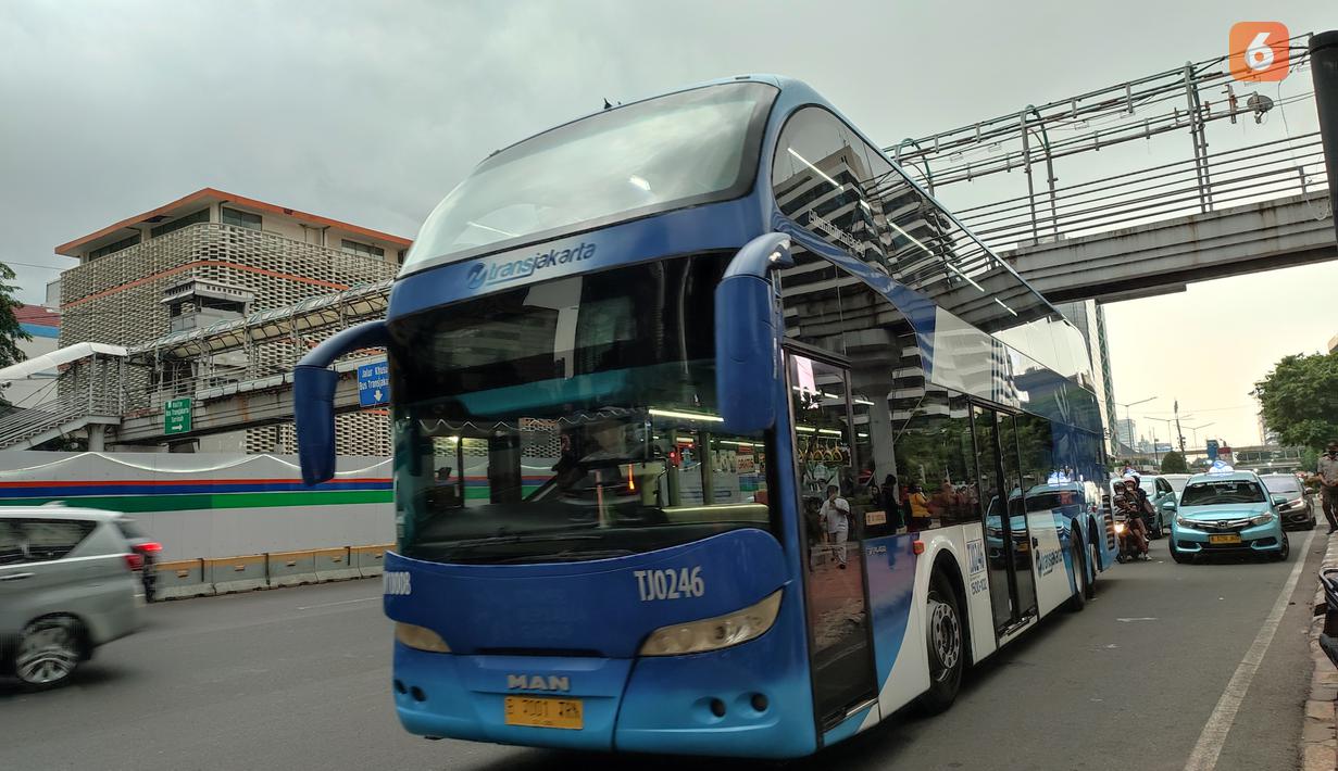 Siapa sangka bahwa Transjakarta juga menggunakan sasis bus yang memiliki tenaga terbesar di Indonesia untuk saat ini, yakni MAN R37. Mesin ini ditenagai dengan mesin MAN-D2676 LOH10 Euro III yang mampu menghasilkan tenaga hingga 460Hp dengan torsi yang mencapai 2.100Nm. Sasis ini digunakan sebagai bus tingkat wisata.