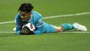 Ekspresi kiper Timnas Indonesia, Ernando Ari setelah melakukan penyelamatan pada laga Grup D Piala Asia 2023 melawan Vietnam di Abdullah bin Khalifa Stadium, Doha, Qatar, Jumat (19/01/2024). (AFP/Karim Jaafar)
