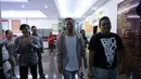 Ringgo mengaku tidak bisa bicara banyak terkait kasusnya. Kedatangannya hanya ingin melihat kondisi sahabatnya tersebut dalam kondisi sehat. Bahkan, saat didalam, Tora tetap melucu. (Adrian Putra/Bintang.com)