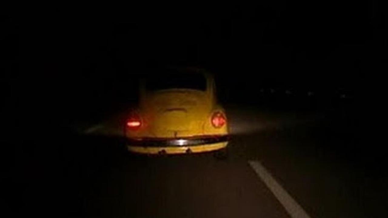 Kabarnya, jika mengemudi di jalan tersebut malam hari, maka akan bertemu dengan sebuah mobil Volkswagen warna kuning yang tepat berada di depan Anda dengan kecepatan yang sangat lambat.  (ist)
