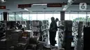Pengunjung melihat koleksi buku di Toko Gunung Agung, Kwitang, Jakarta Pusat, Selasa (23/5/2023). (merdeka.com/Iqbal S. Nugroho)
