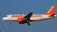 Akibat intensitas sambaran petir yang mengkhawatirkan, pilot Airbus A319-111 terpaksa melakukan pendaratan darurat di Bandara Reus, Spanyol.