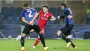 Pemain Liverpool Diogo Jota (tengah) mencetak gol ke gawang Atalanta pada pertandingan Grup D Liga Champions di Stadion Gewiss, Bergamo, Italia, Selasa (3/11/2020). Liverpool menang 5-0 dengan hattrick dari Diogo Jota. (Stefano Nicoli/LaPresse via AP)