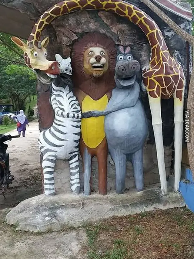 6 Patung Motif Zebra Ini Bentuknya di Luar Nalar, Bikin Ngakak