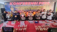 Polisi Gagalkan Peredaran 30 Kilogram Sabu dan 8.229 Pil Mephedron di Makassar