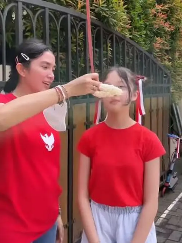 Ussy Sulistiawaty rayakan HUT Kemerdekaan RI ke-77 (Instagram/ussypratama)