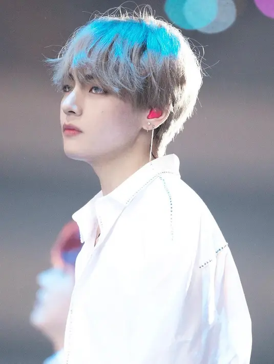 Banyak warganet yang beranggapan jika V BTS mempunyai wajah seperti tokoh-tokoh anime. (Foto: instagram.com/bts_v)