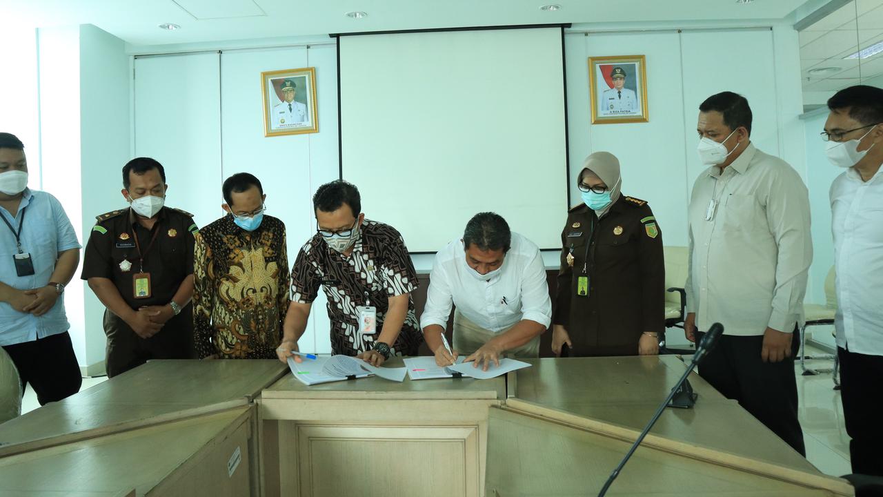 PT Amarta Karya (Persero) melaksanakan penandatanganan kontrak paket pekerjaan konstruksi pembangunan gedung kantor Kejaksaan Tinggi Provinsi DKI Jakarta.