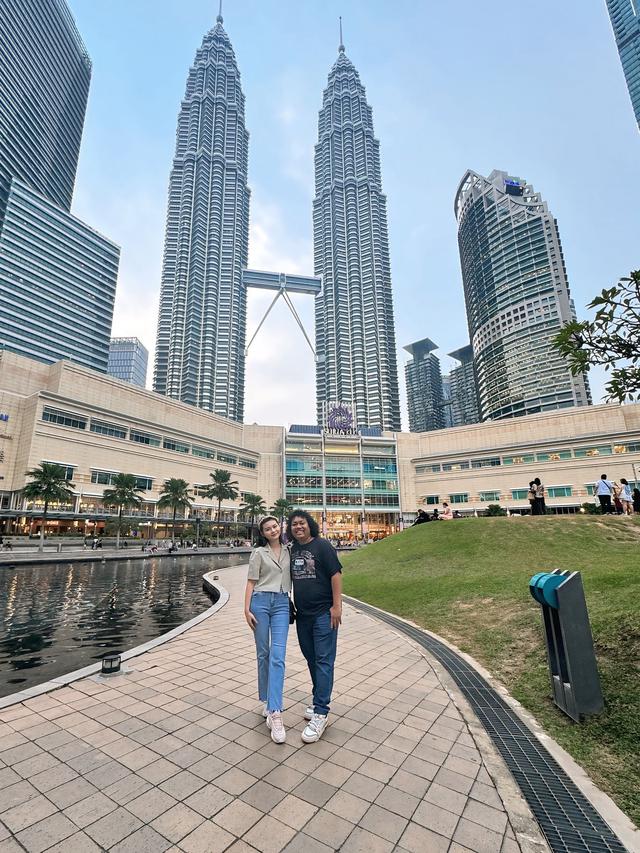 Batal Nyalon di Pilkada, Ini 7 Momen Marshel Widianto Liburan Bareng Istri