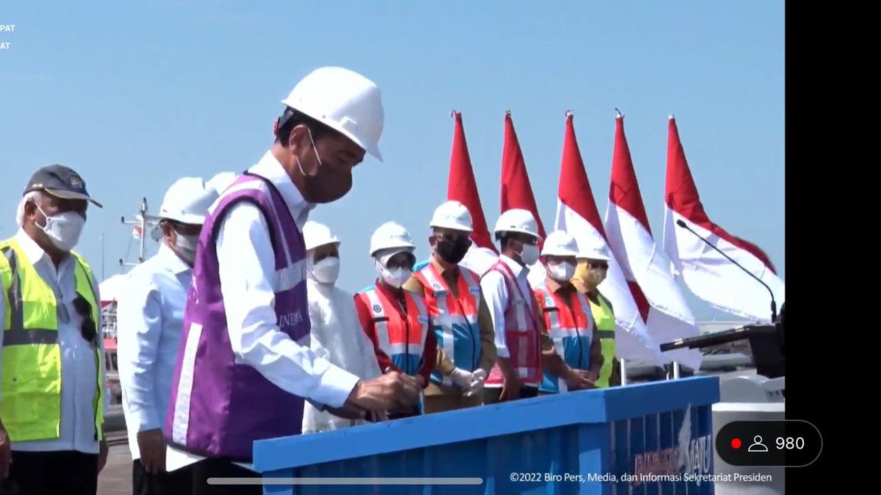 Presiden Joko Widodo (Jokowi) meresmikan terminal Kijing Pelabuhan Pontianak di Kabupaten Mempawah, Kalimantan Barat.