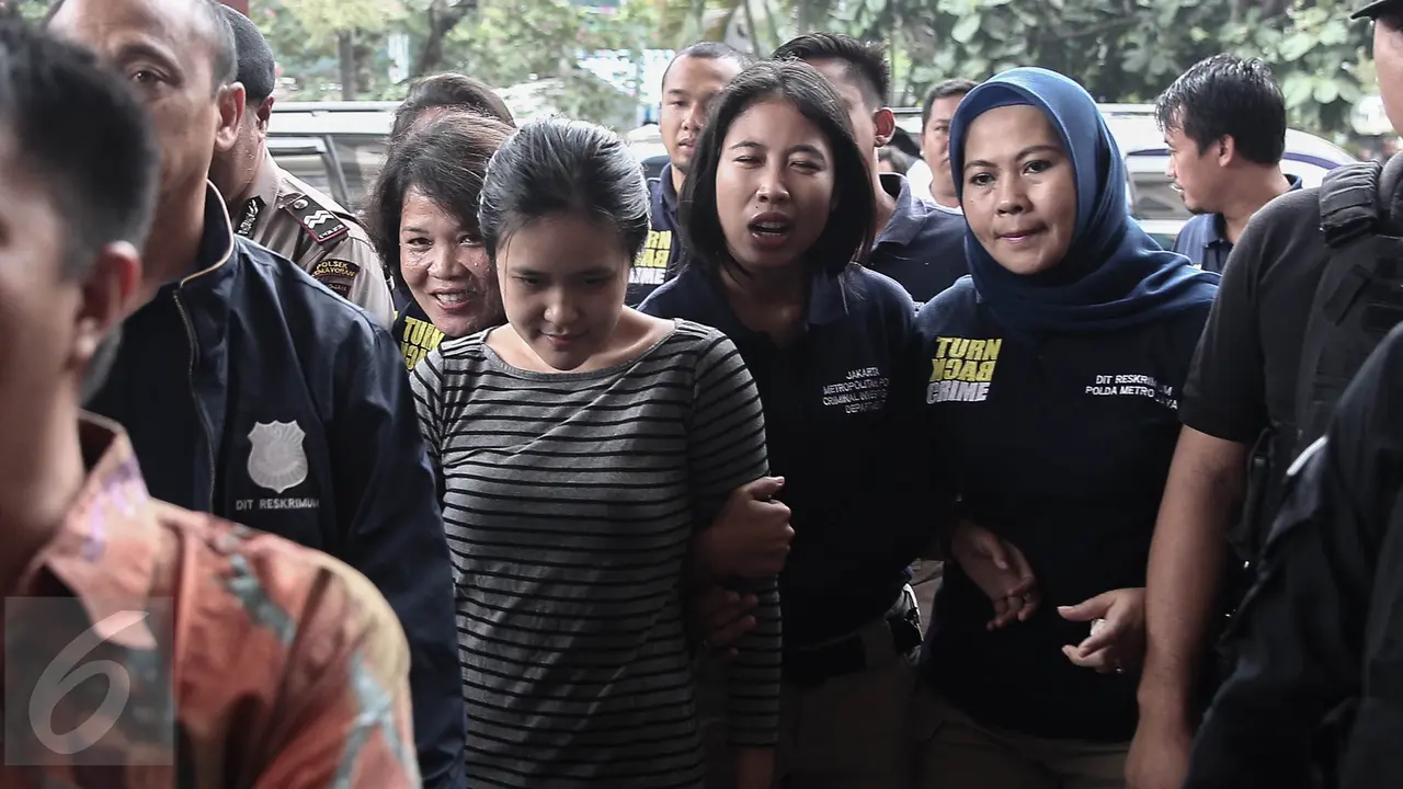 20160527-Tiba di Kejari Jakpus, Jessica Wongso Tertunduk Lesu-Jakarta