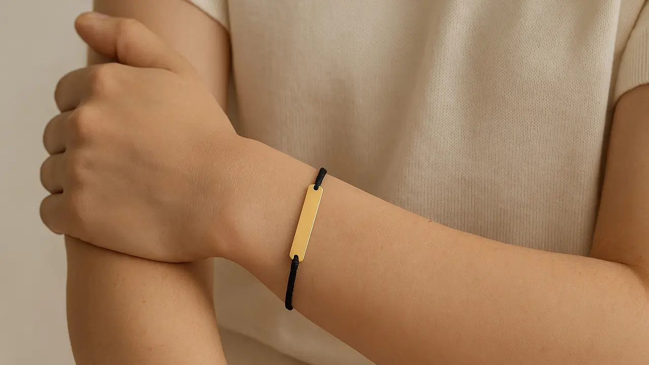 Model Gelang Tali Plat Emas yang Sedang Tren/Ilustrasi oleh AI
