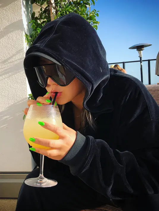 Tak hanya itu, belakangan ini beredar kabar jika hubungan CL dan YG Entertainment selaku agensinya mulai renggang. Bahkan kabarnya CL akan keluar dari YG. (Foto: instagram.com/chaelincl)