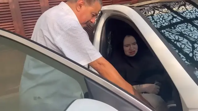 8 Momen Fadil Jaidi Beri Kejutan Mobil untuk Mama ini Banjir Pujian