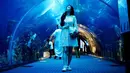 Ini momen di mana Franda sedang menikmati keindahan Dubai Aquarium & Underwater Zoo. (foto: instagram.com/frandaaa87)