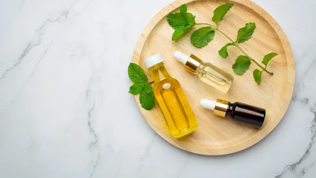 Parfum essential oil dapat digunakan dengan cara dioleskan