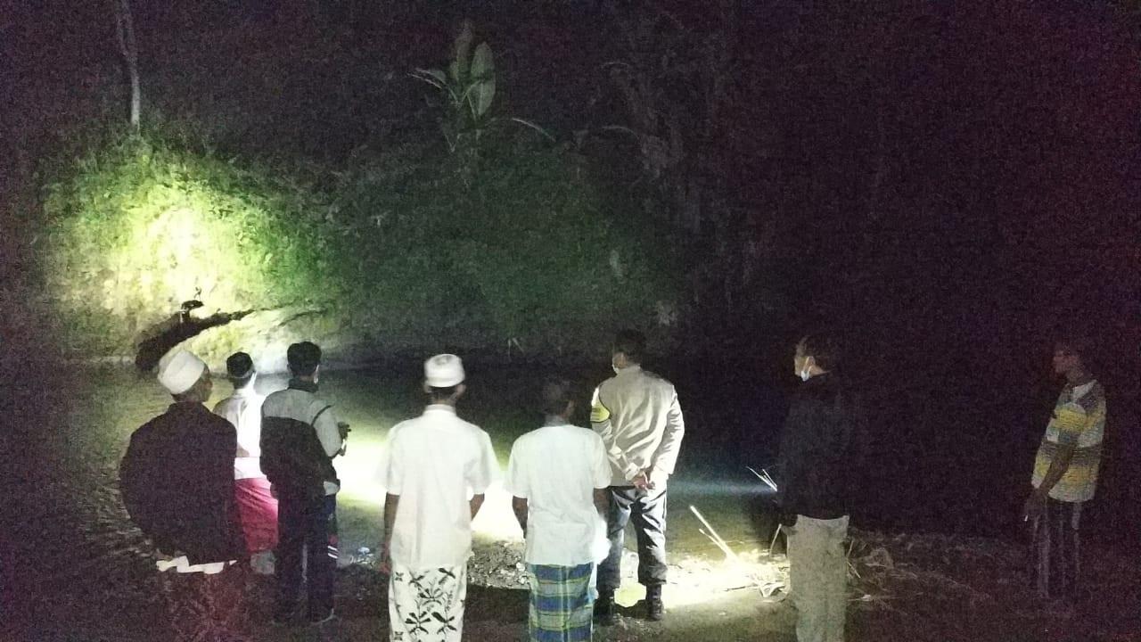 Proses pencarian korban tenggelam di sungai di Kecamatan Glenmore Banyuwangi. (Istimewa)