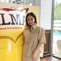 Nagita Slavina Lebih Senang Masak Sendiri di Rumah dengan Minyak Goreng Berkualitas. [Anisha/Fimela]