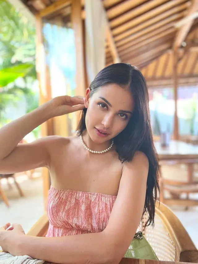 7 Potret Terbaru Estelle Linden, Main Series Baru Bareng Mischa Chandrawinata