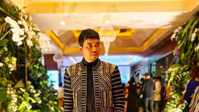 FOTO: Mirip Pemain Money Heist Korea, Gaya Indra Bekti Berponi Ini Curi Perhatian
