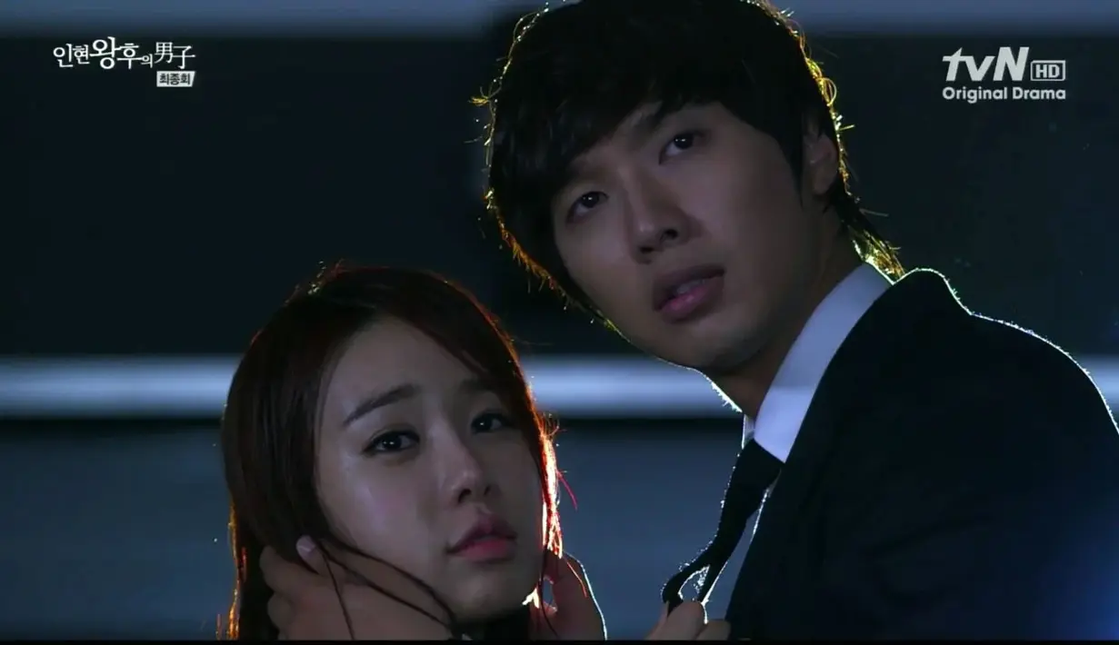 Jin Hyun Woo dan Yoo In Na berpacaran setelah mereka menjadi pasangan di drama Queen In Hyun's Man pada 2012. Akan tetapi jalinan asmara mereka berakhir di 2014. (Foto: koreaboo.com)