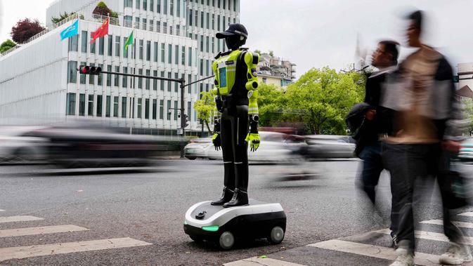 15 Robot Humanoid Dikerahkan Bantu Polisi Atur Arus Lalu Lintas