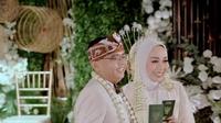 Putra Sulung Dedi Mulyadi dan Wakil Bupati Garut Sah Jadi Suami Istri, Pernikahan Kental dengan Adat Sunda. (Dok: IG @ayungberinda&nbsp;https://www.instagram.com/reel/DMM4AT5xCUH/?igsh=MTVhM255bXI2Y2Y5ZA==)