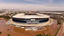 Foto udara stadion klub Brasil Gremio, Arena do Gremio saat dilanda banjir di Porto Alegre, negara bagian Rio Grande do Sul, Brasil, pada 7 Mei 2024. (AFP/Carlos Fabal)