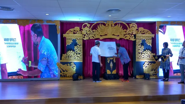 Irjen Arief Sulistyanto meluncurkan buku berjudul 'Arief Effect: Setahun Revolusi Senyap di Dapur Polri'. (Liputan6.com/Nafiysul Qodar)