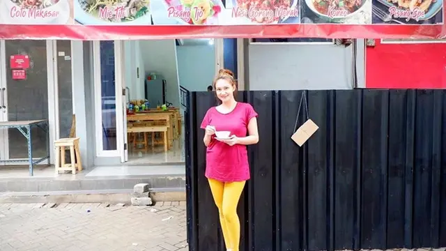 Jadwal Syuting Berkurang, Ini 5 Potret Alessia Cestaro dan Suami Jualan Nasi Goreng