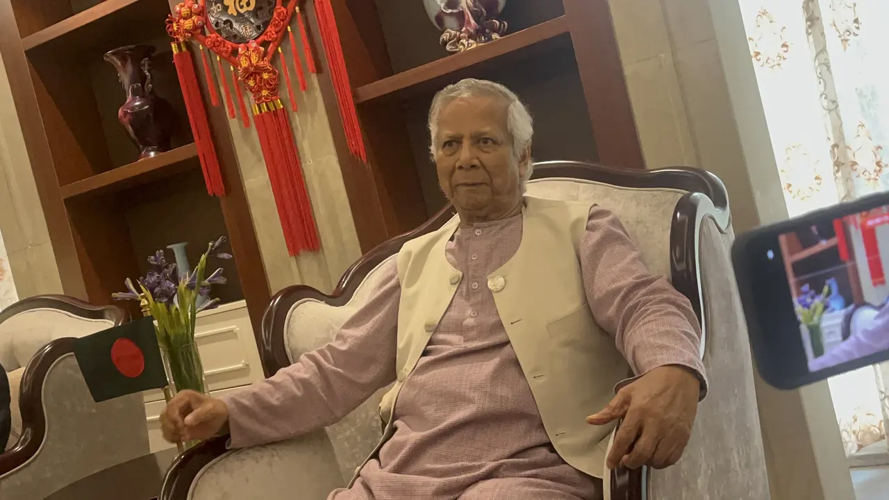 Pemimpin Sementara Bangladesh Muhammad Yunus saat berbincang dengan Liputan6.com dalam forum China International Press Communication Center (CIPCC) 2025. (Liputan6.com/Winda Nelfira)