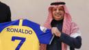 Al Nassr dipimpin oleh Musalli Al Muammar saat ini. Ia dipilih sebagai presiden di klub tersebut oleh ‘dermawan’utama Al Nassr, Fahd bin Abdulaziz pada April 2021 setelah mengalami kesulitan keuangan. Musalli Al Muammar dulunya juga pernah menjabat sebagai presiden di Saudi Pro League atau Liga Arab Saudi. (AFP/Al Nassr Football Club)