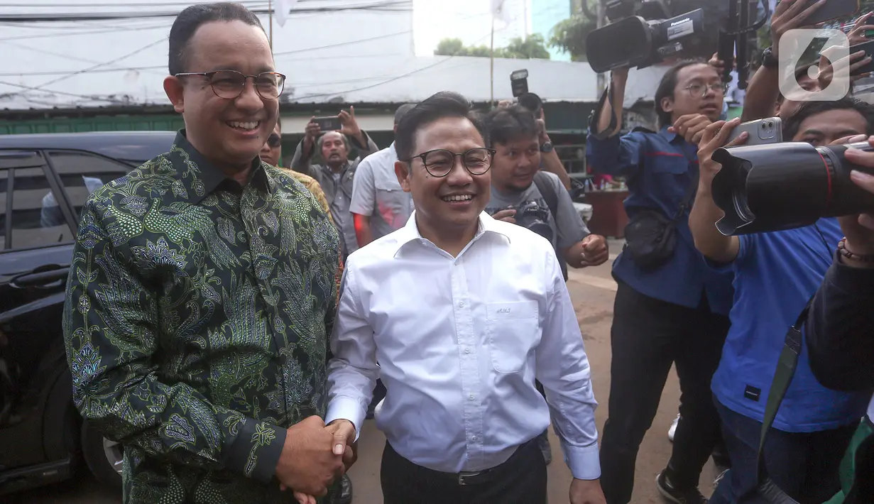 Anies tiba pukul 14.37 WIB. Kedatangannya di markas PKB itu disambut langsung oleh Cak Imin. (merdeka.com/Arie Basuki)