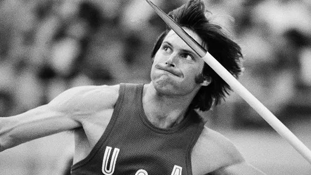 Bruce Jenner peraih emas dan pemecah rekor dunia nomor dasalomba cabang atletik pada Olimpiade 1976 di Montreal telah berganti kelamin. Namanya pun berubah menjadi Caitlyn Jenner.