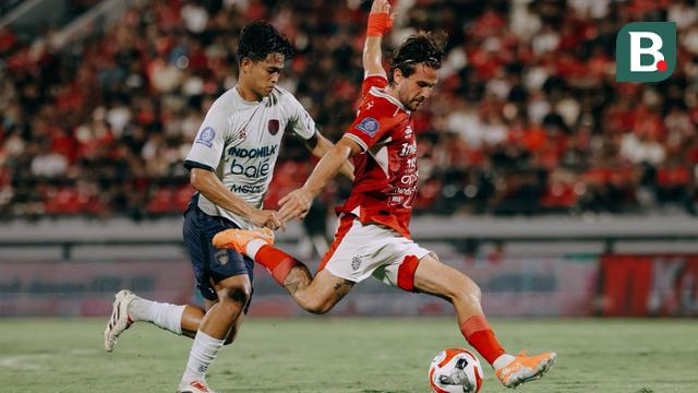 Bali United melawan Persita Tangerang