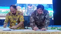 Penandatanganan kerja sama PT Pelayaran Nasional Ekalya Purnamasari (ELPI) dengan Poltekpel Surabaya. (Dian Kurniawan/Liputan6.com)