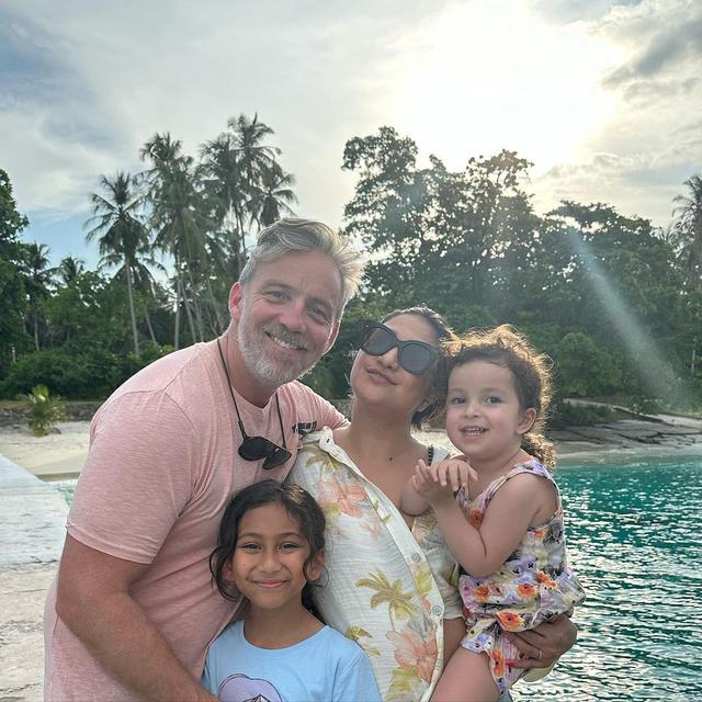 6 Momen Rahma Azhari dan Keluarga Pulang ke Indonesia, Penuh Bahagia