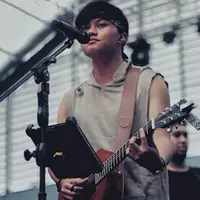 Penyanyi Rizky Febian tak menyangka dirinya kembali masuk dalam nominasi Anugerah Planet Muzik 2017. Nama putra sulung komedian itu, tidak hanya dikenal di Indonesia, tapi juga Malaysia dan Singapura. (Instagram/rizkyfbian)