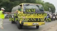 Bermodal seragam yang terkesan resmi, para pengatur lalu lintas informal dengan seenaknya menutup seluruh badan jalan.