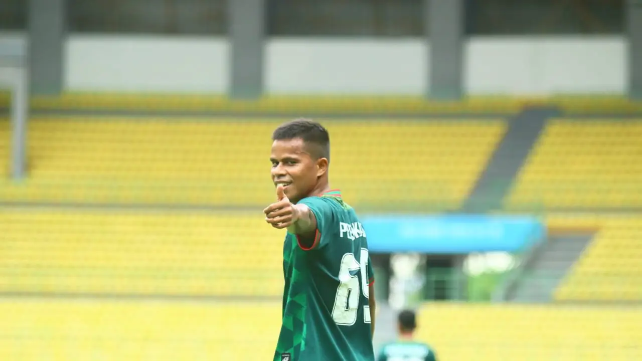 Manahati Lestusen, Tira Persikabo
