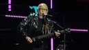 Membuka penampilannya, Iwan Fals langsung menggebrak panggung HUT ke-31 Indosiar Luar Biasa dengan lagu Air Mata Api. Tampak dalam foto, Iwan Fals saat tampil pada Konser Raya 31 Tahun Indosiar Luar Biasa hari kedua di Studio 6 Emtek City, Daan Mogot, Jakarta, pada Minggu (11/1/2026) malam. (KapanLagi.com/Budy Santoso)