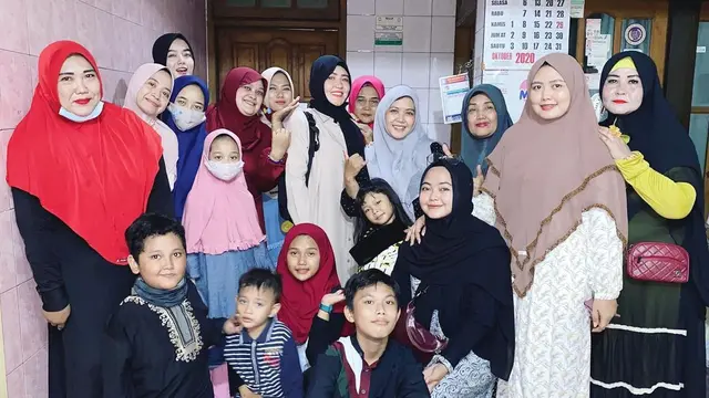 6 Potret Mella Rossa saat Tampil Berhijab, Adik Via Vallen