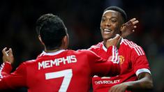 Pemain Manchester United, Anthony Martial, mencetak gol ketiga ke gawang Ipswich Town dalam laga putaran ketiga Piala Liga Inggris di Stadion Old Trafford, Manchester, Inggris, Kamis (24/9/2015) dini hari WIB. (Reuters/Andrew Yates)