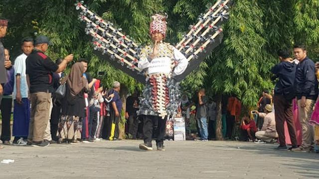 Kampanye Bebas Limbah Plastik, Purwakarta Gelar Fashion Show Berbasis Lingkungan