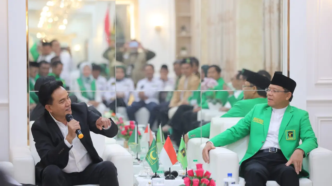 Plt Ketua Umum Partai Persatuan Pembangunan (PPP) Muhamad Mardiono bertemu dengan Ketua umum Partai Bulan Bintang (PBB) di Kantor DPP PPP, Jalan Diponegoro, Jakarta. (Istimewa)