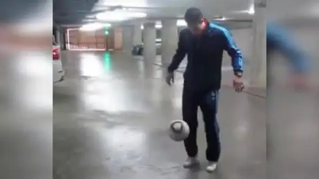 [VIDEO] Sudah Pulih, Van Persie Langsung Pamer Free Style